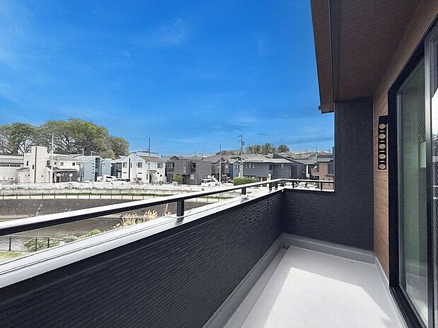 ■ 季節の移ろいを感じられる開放的な空間です