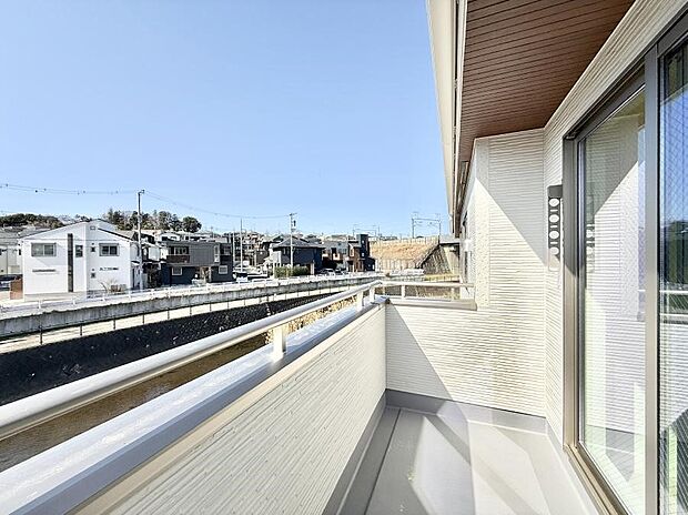 ■ 季節の移ろいを感じられる開放的な空間です