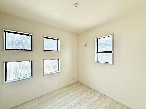 1号棟  ■落ち着いた色合いのお部屋で穏やかな時間を楽しめます