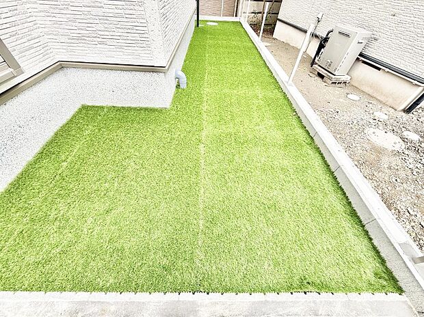 ■季節の移ろいを感じられる、落ち着いた雰囲気の屋外空間