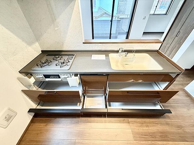 ■家族の絆を深める、温もりのあるキッチン