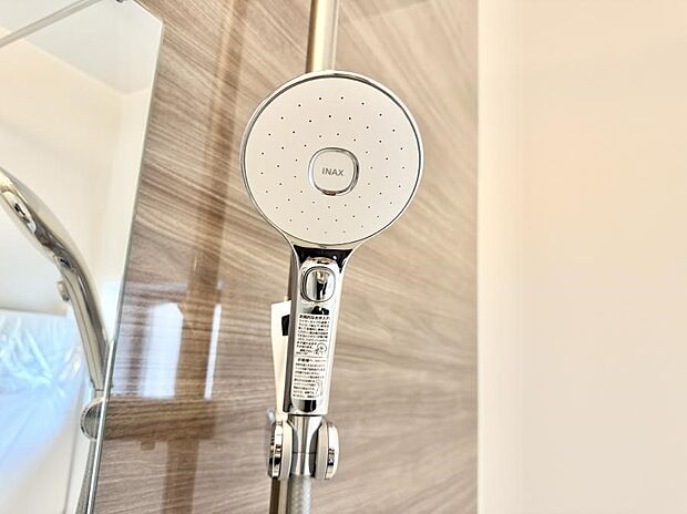 ■わざわざシャワー水栓のレバーまで手を伸ばす必要がなく、簡単に止水できる