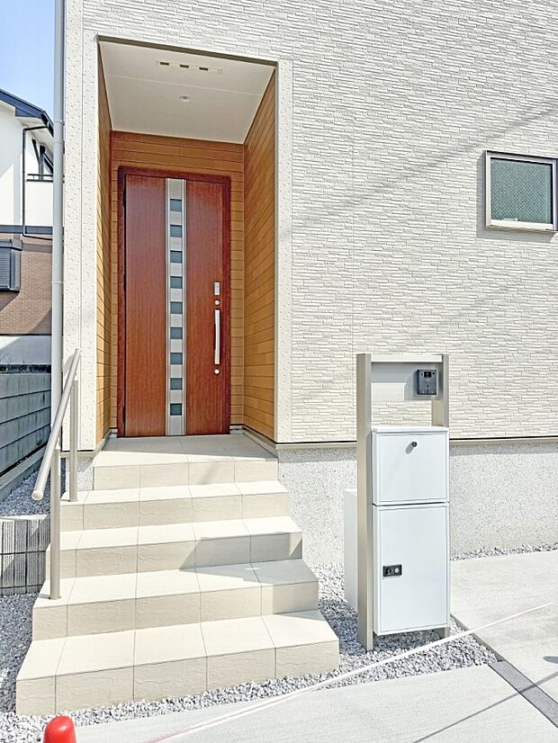 1号棟 ■ 心地よい暮らしへとつながる、温かい玄関