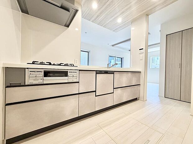 ■シンプルで機能的、毎日使いやすいキッチン