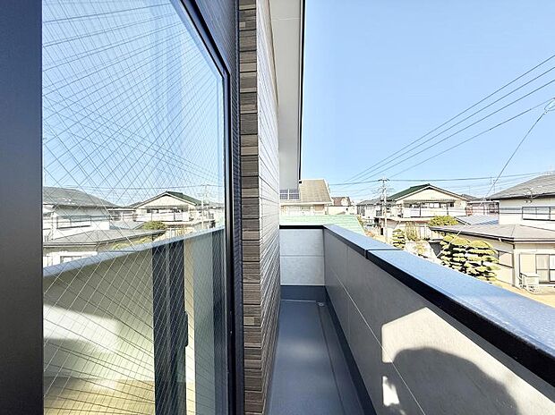 ■ 心地よい風と光を感じる、くつろぎのバルコニー