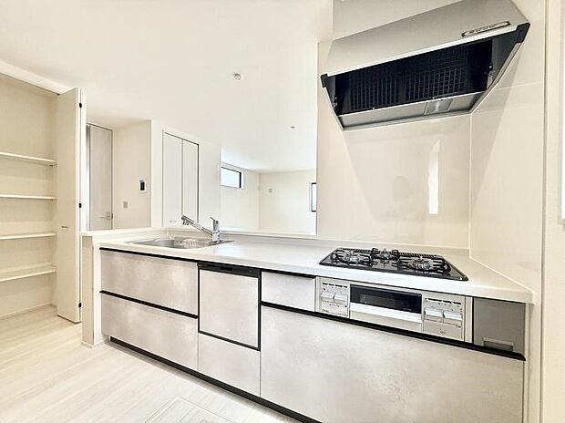 ■シンプルで機能的、毎日使いやすいキッチン