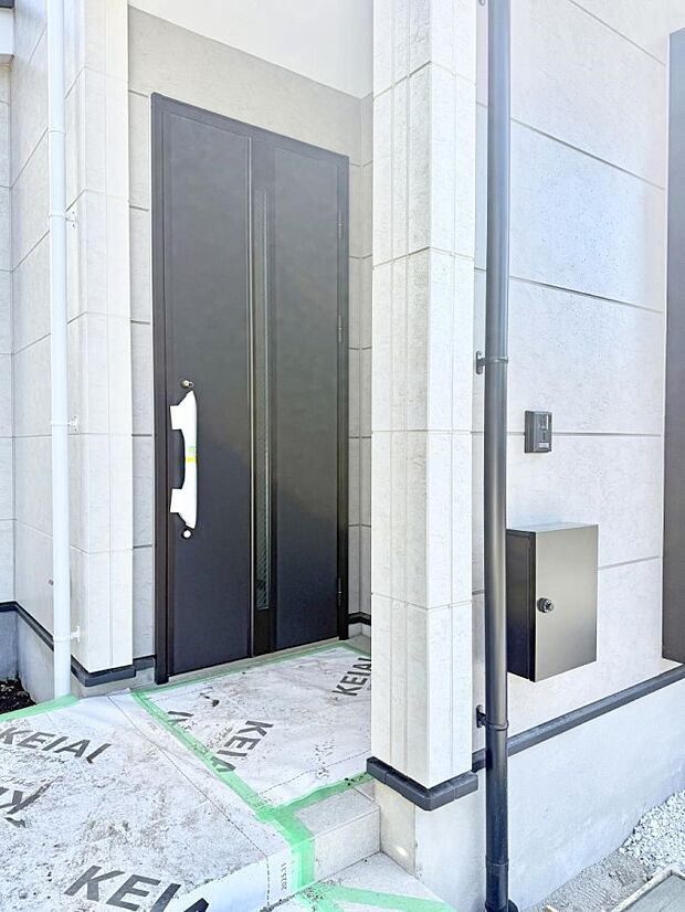 1号棟 ■ シンプルで美しく、住まいの第一印象を彩る玄関です