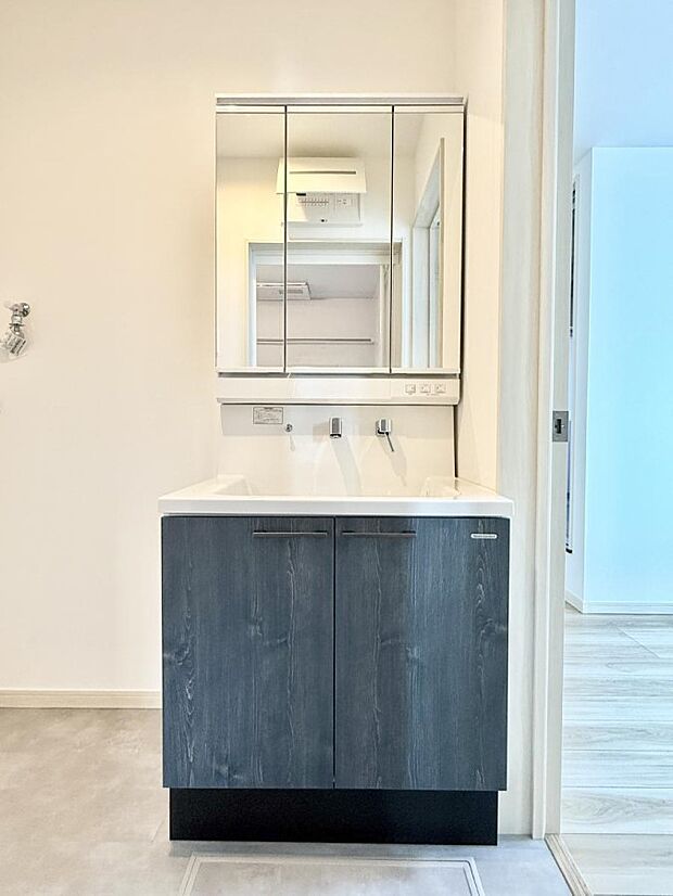 ■明るい洗面所は毎朝の歯磨きも楽しくできちゃいそうです♪