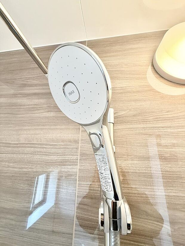 ■手元で簡単に止水できるため、水の無駄遣いを減らすことができます。