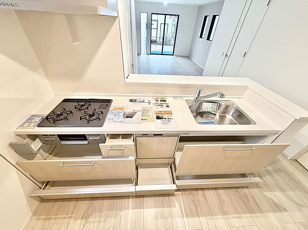 ■シンプルで機能的、毎日使いやすいキッチン
