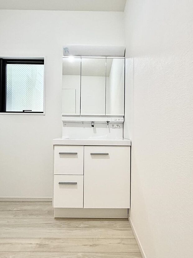 ■明るい洗面所は毎朝の歯磨きも楽しくできちゃいそうです♪