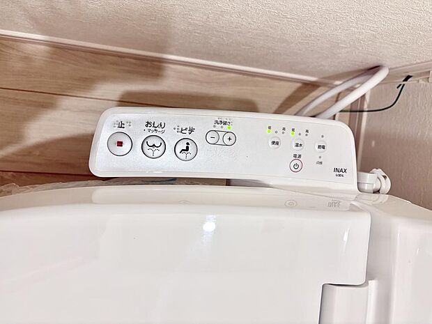 ■温水洗浄で快適、清潔感が保たれるシャワートイレ