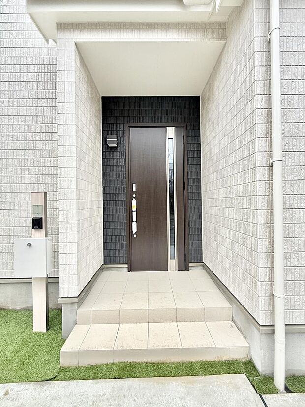 ■ 心地よい暮らしへとつながる、温かい玄関