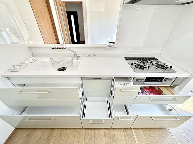 ■収納力に優れた使いやすいシステムキッチン