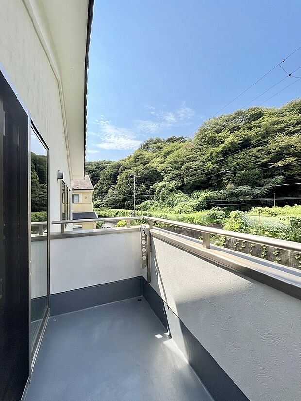■ 心地よい風と光を感じる、くつろぎのバルコニー