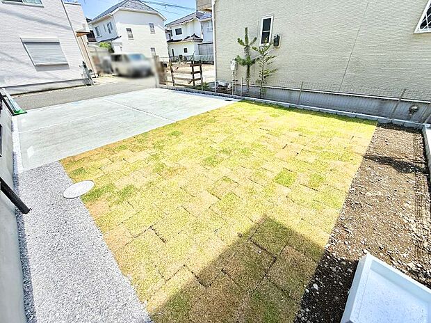 2号棟 ■ガーデニングも楽しめる庭付き邸宅