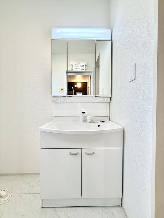 ■明るい洗面所は毎朝の歯磨きも楽しくできちゃいそうです♪