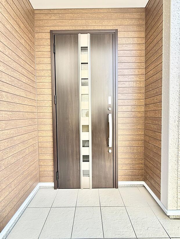 2号棟  ■ シンプルで美しく、住まいの第一印象を彩る玄関です