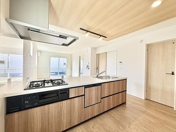 ■シンプルで機能的、毎日使いやすいキッチン