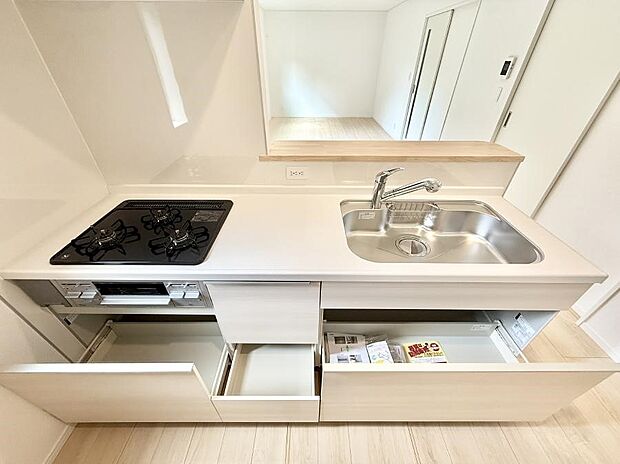 ■シンプルで機能的、毎日使いやすいキッチン