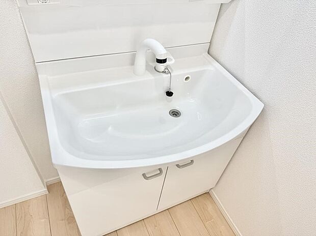 ■細かい部分まで洗いやすく便利なハンドシャワー付き