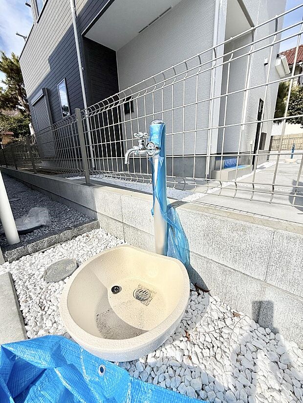 ■外水栓付きで庭作業や洗車に便利です