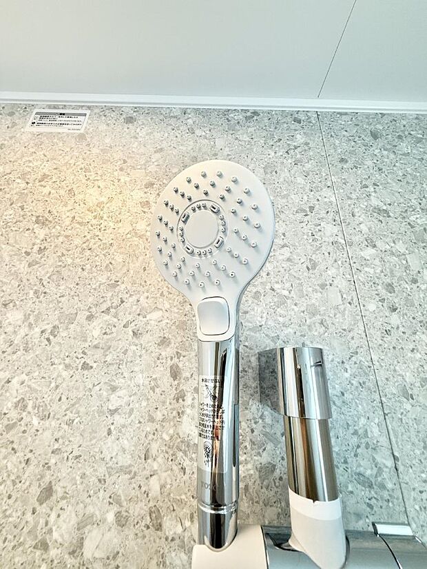 ■わざわざシャワー水栓のレバーまで手を伸ばす必要がなく、簡単に止水できる
