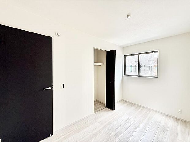 1号棟 ■落ち着いた色合いのお部屋で穏やかな時間を楽しめます
