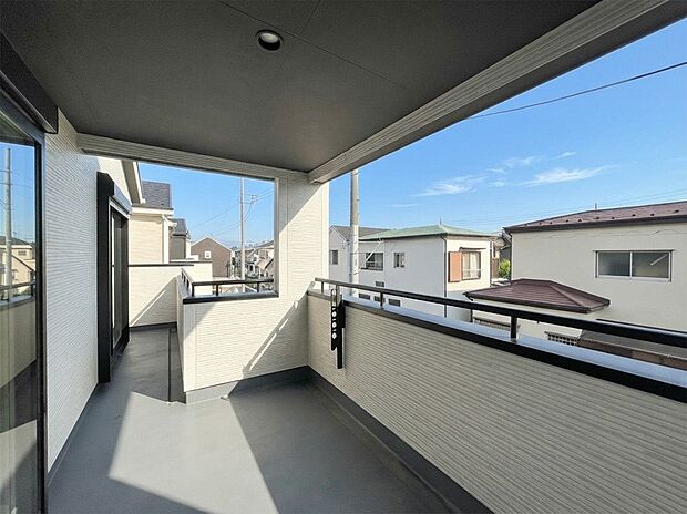 1号棟 ■ 心地よい風と光を感じる、くつろぎのバルコニー