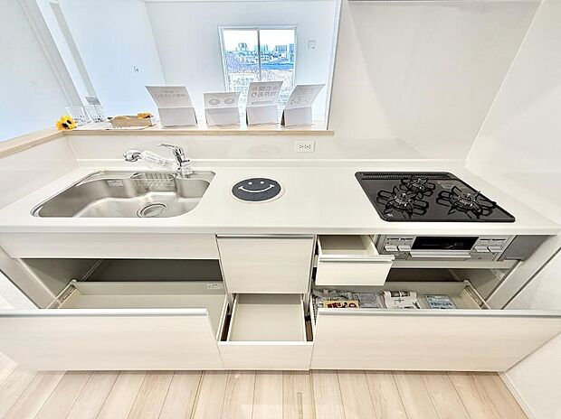 ■シンプルで機能的、毎日使いやすいキッチン