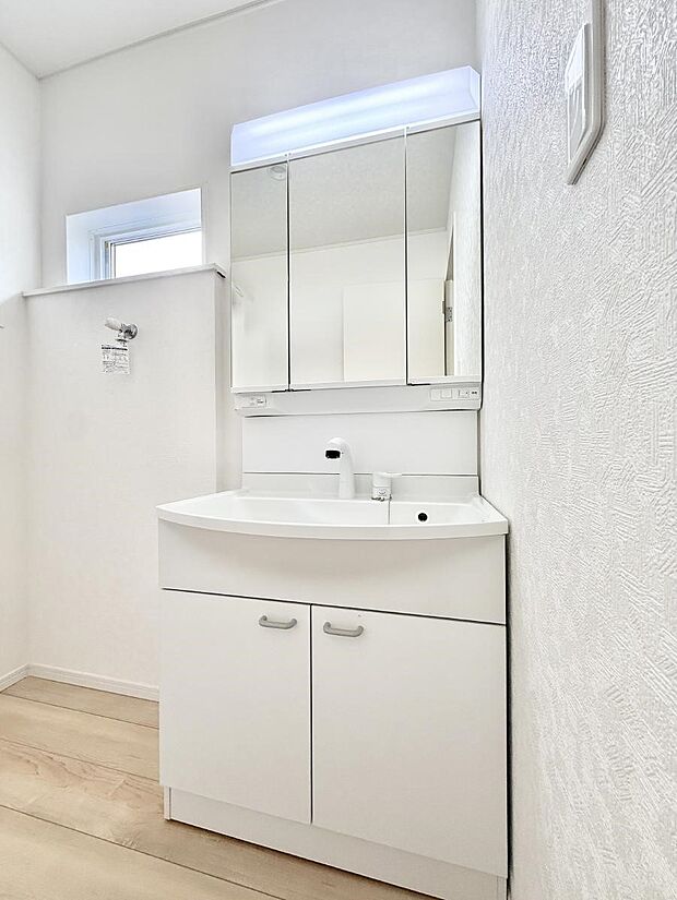 ■明るい洗面所は毎朝の歯磨きも楽しくできちゃいそうです♪