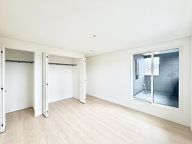 1号棟 ■落ち着いた色合いのお部屋で穏やかな時間を楽しめます