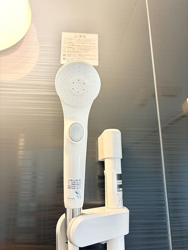 ■手元で簡単に止水できるため、水の無駄遣いを減らすことができます。
