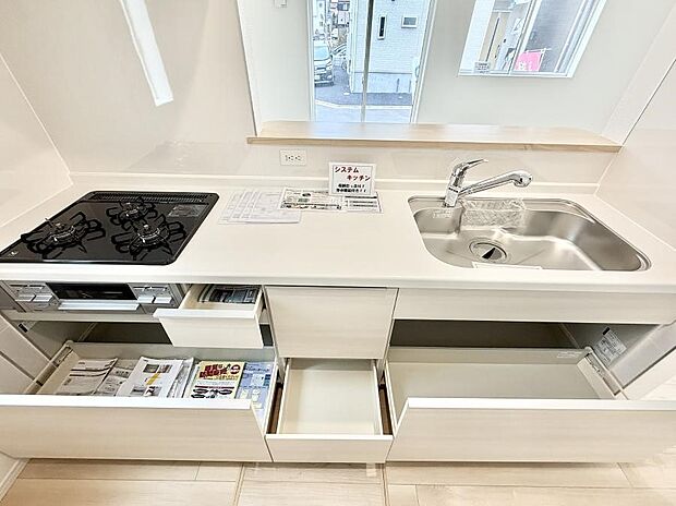 ■シンプルで機能的、毎日使いやすいキッチン