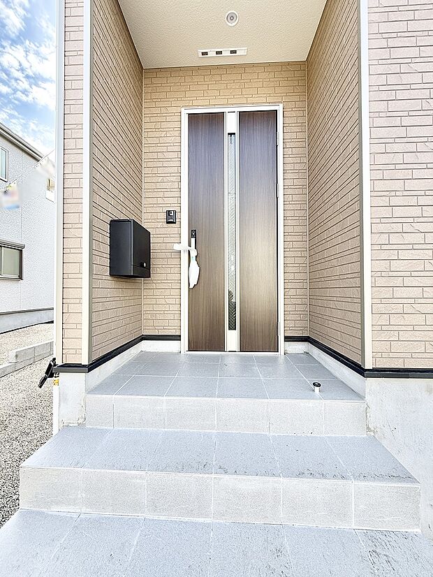 ■ 心地よい暮らしへとつながる、温かい玄関