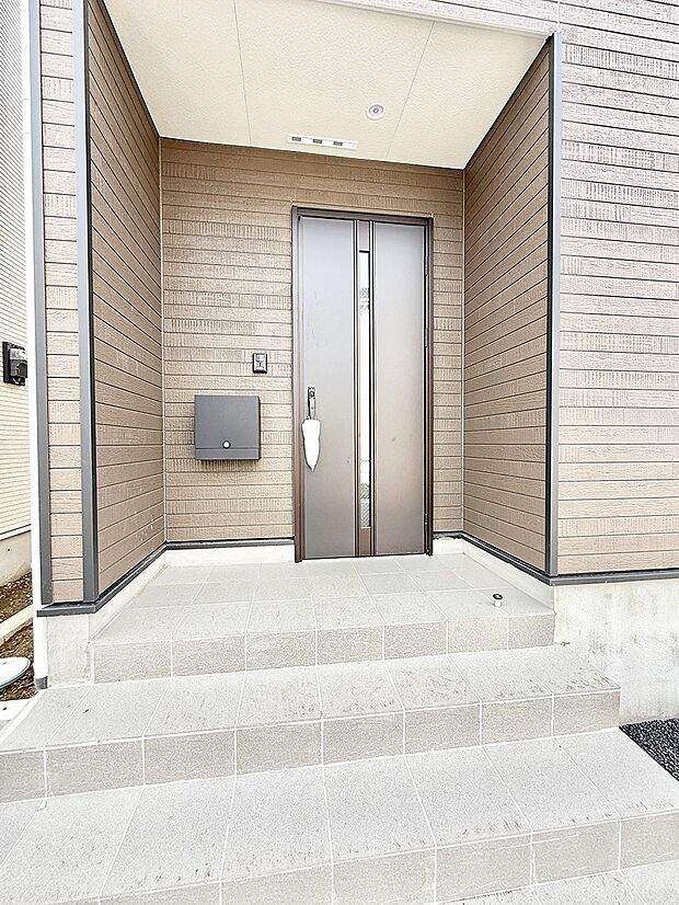 ■ 心地よい暮らしへとつながる、温かい玄関