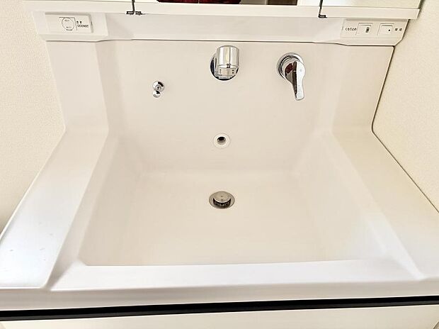 ■細かい部分まで洗いやすく便利なハンドシャワー付き