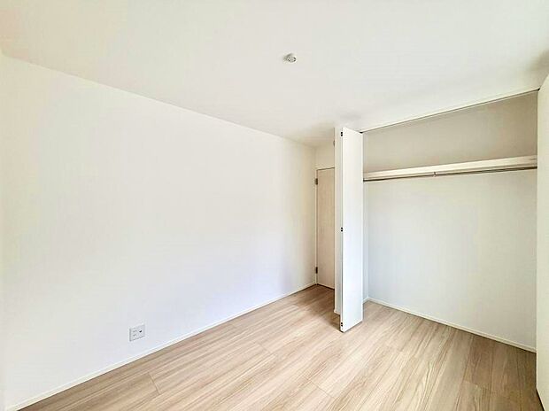 2号棟  ■落ち着いた色合いのお部屋で穏やかな時間を楽しめます