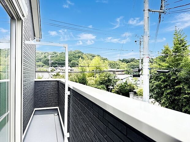 1号棟 ■ 心地よい風と光を感じる、くつろぎのバルコニー