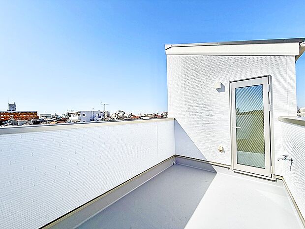 ■ 季節の移ろいを感じられる開放的な空間です