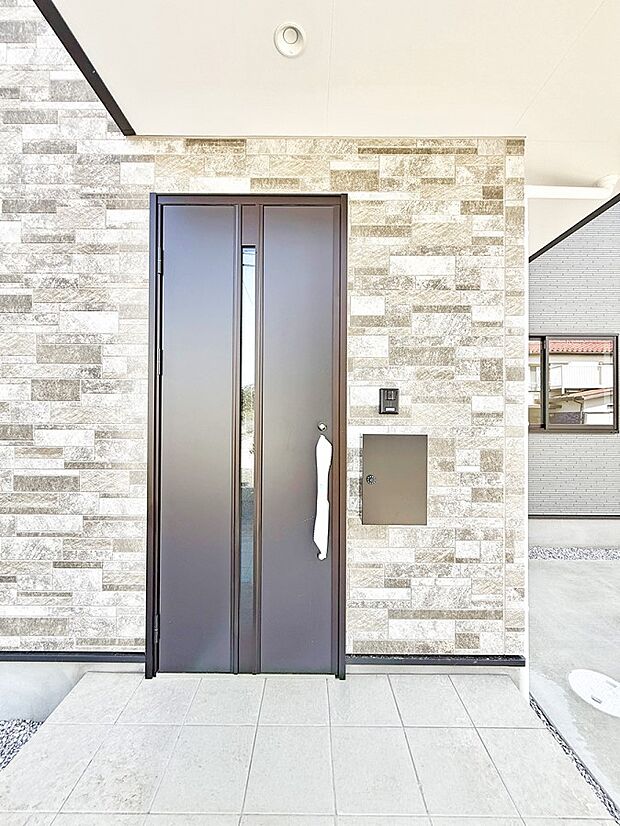 ■ 心地よい暮らしへとつながる、温かい玄関