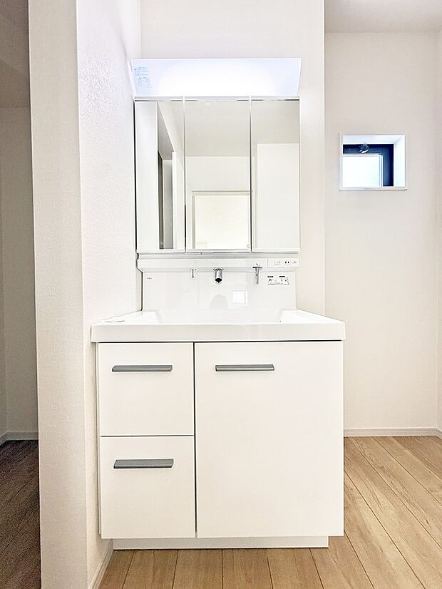 ■明るい洗面所は毎朝の歯磨きも楽しくできちゃいそうです♪