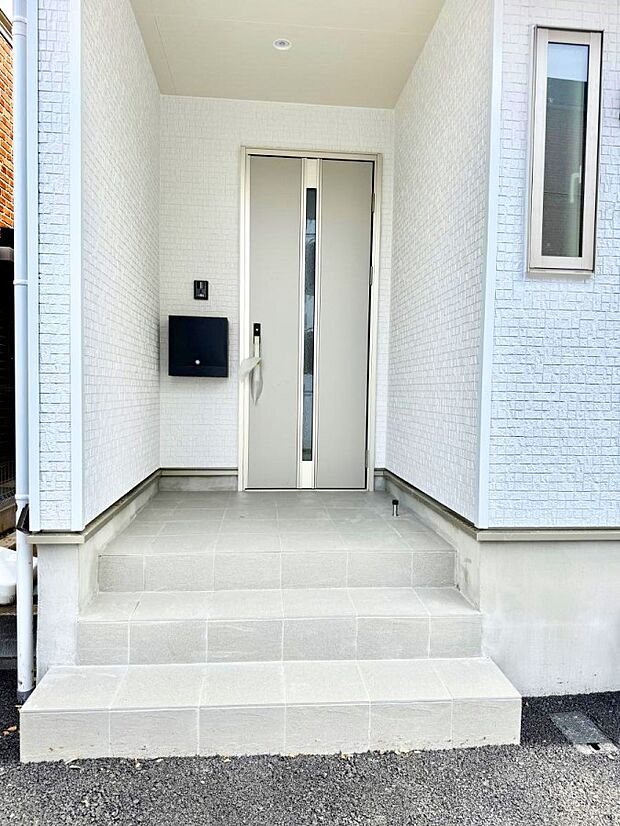 1号棟 ■ シンプルで美しく、住まいの第一印象を彩る玄関です