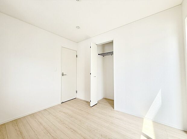 1号棟  ■窓の配置や通気性の良い設計で部屋の空気がこもらず、常に新鮮な空気が流れます