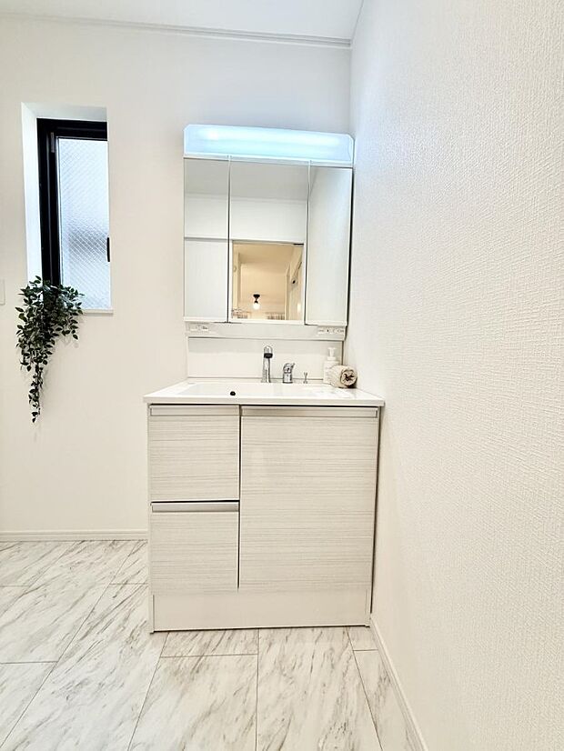 ■明るい洗面所は毎朝の歯磨きも楽しくできちゃいそうです♪