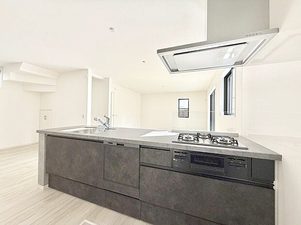 ■シンプルで美しく心地よい時間を生むキッチン空間