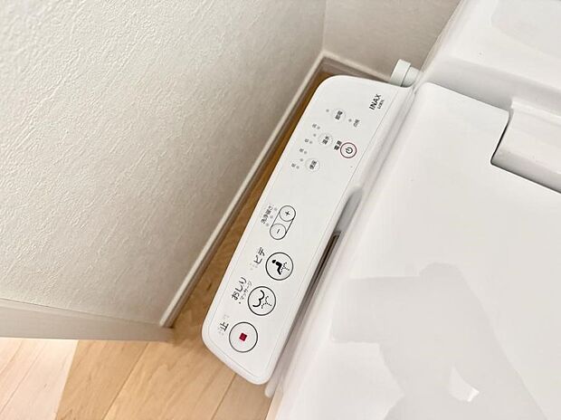 ■温水洗浄で快適、清潔感が保たれるシャワートイレ