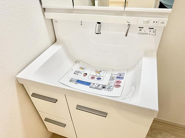 ■細かい部分まで洗いやすく便利なハンドシャワー付き
