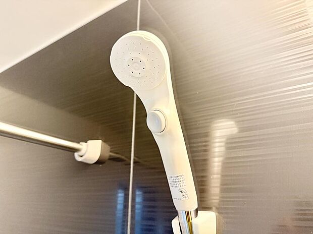 ■手元で簡単に止水できるため、水の無駄遣いを減らすことができます。