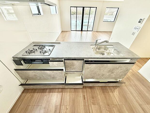 ■シンプルで機能的、毎日使いやすいキッチン